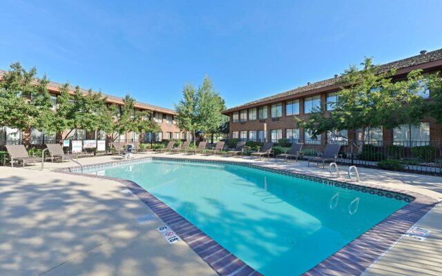 Best Western Plus Plaza Hotel