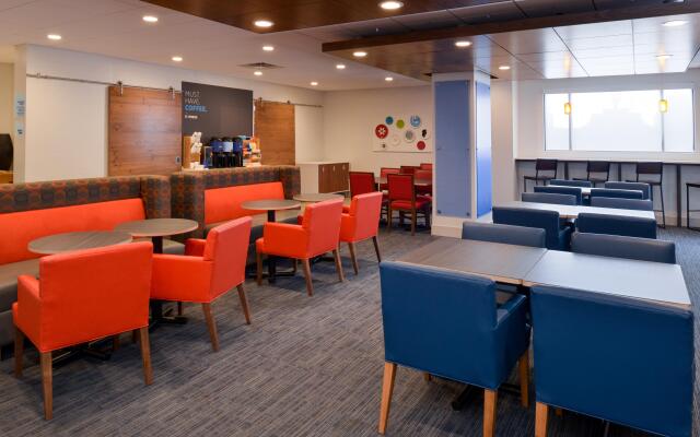 Holiday Inn Express Hotel & Suites Indianapolis Dtn-Conv Ctr, an IHG Hotel