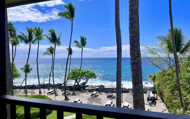 Kona Isle Oceanfront Condo w/ A/c!