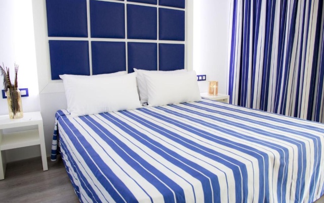 Double room (full double bed)