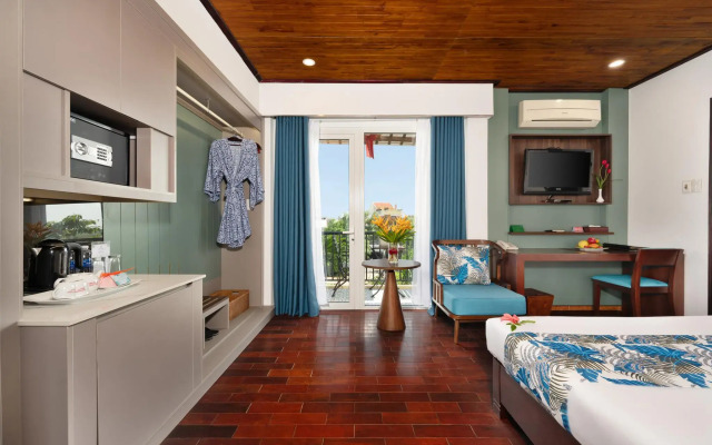 Vinh Hung Riverside Resort & Spa