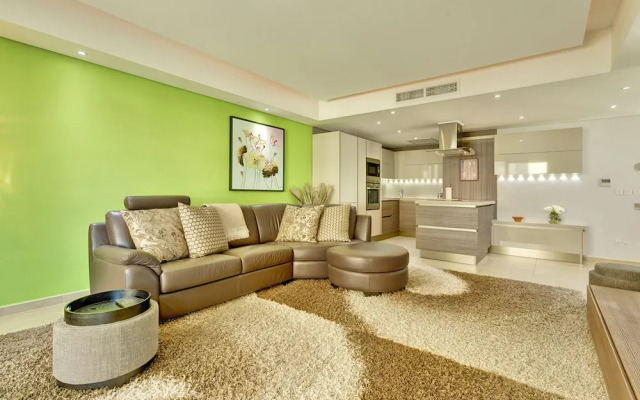 Luxury Apartment inc Pool & Views
