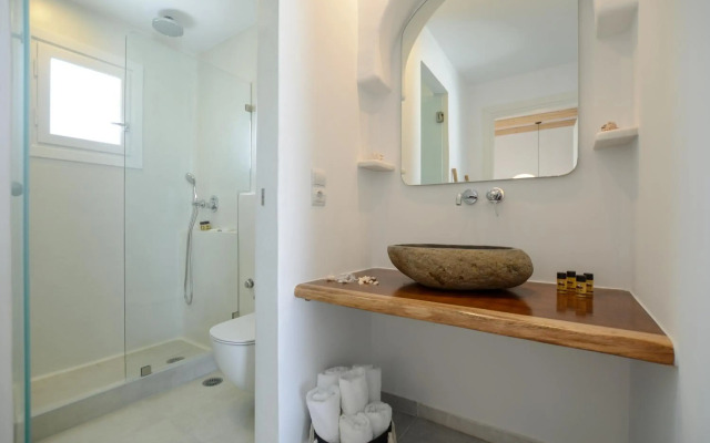 Birikos Hotel & Suites