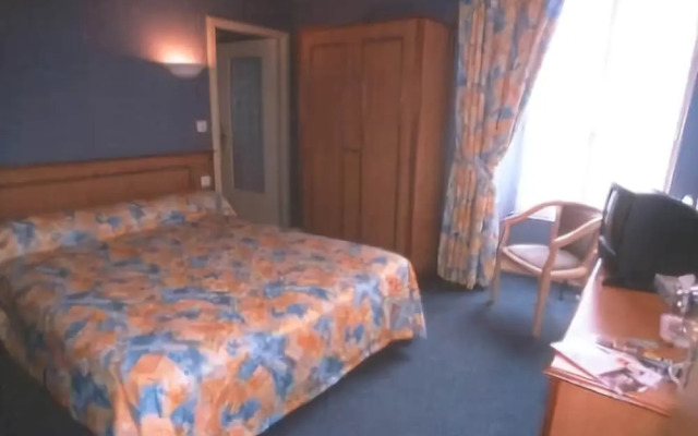 Logis Hotel Le Port Saint Aubin