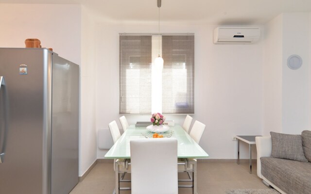 Apartment 1977