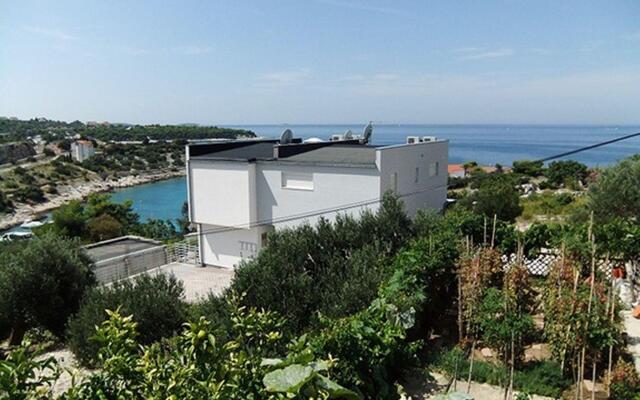 Modern Apartment in Primošten Burnji with Private Terrace