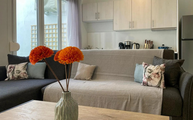 SOHO Modern 55sqm Studio with Secret Garden