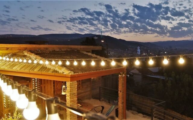 Falcon Apartments - Terrace