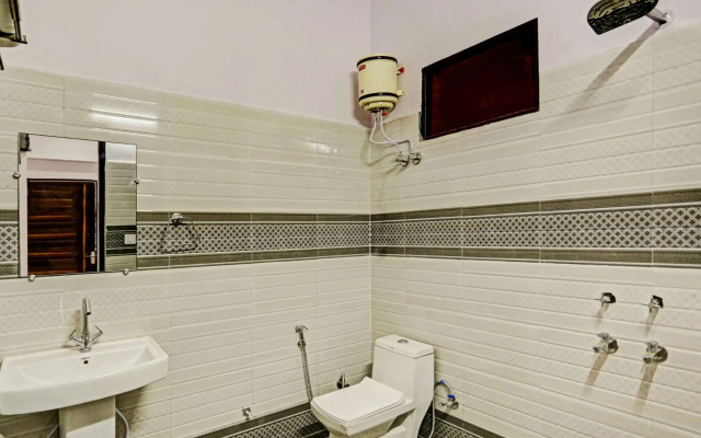 Hotel Black Bird by OYO Rooms