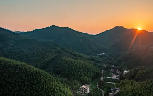 Moganshan Pinzhu Guanlan Yueying Hot Spring Holiday Home