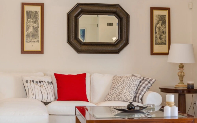 Santa Barbara lux studio in Marathonas
