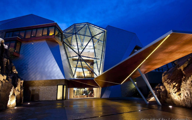 Sparkling Hill Resort