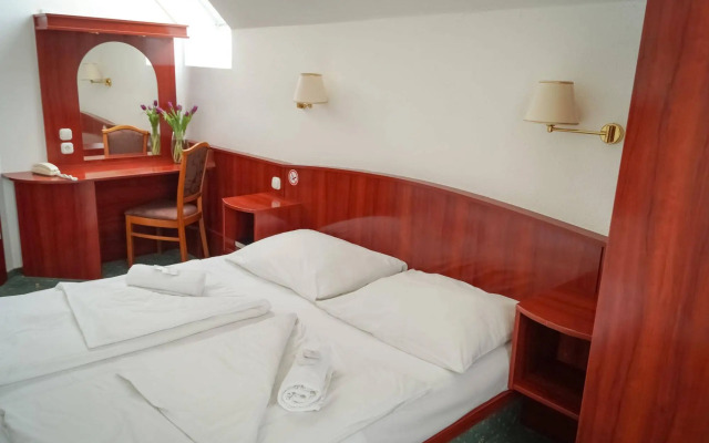 Korona Hotel Panzio