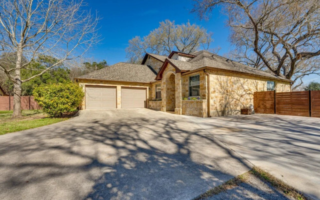 Seguin Riverfront Retreat: Fishing Dock + Kayaks!