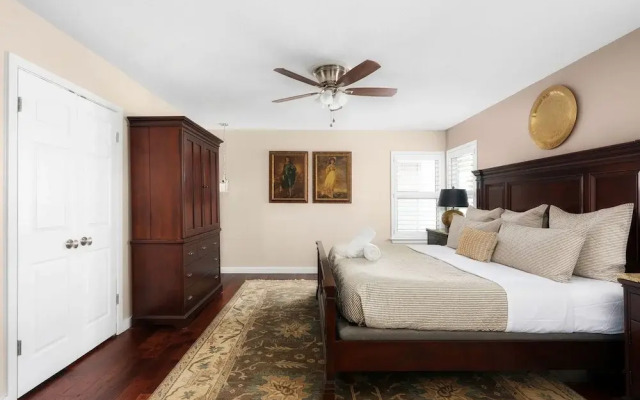 Luxury 5-Bedroom Stay W Pool Spa  Grill