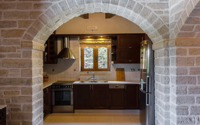 Peacefull Stone-Built Villa