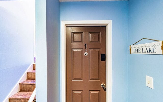 Buoyant Place Hang Out 2 Private Studio Homes!