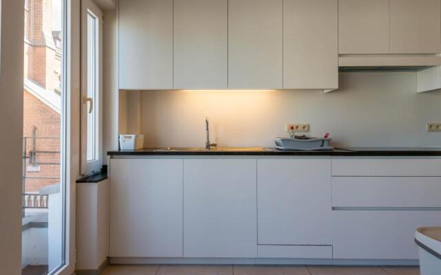 Modern Apartment with Free Parking