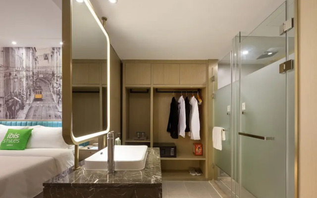 Kaigaosi Hotel (Guangzhou Railway Station Subway Station Baima Clothing City)