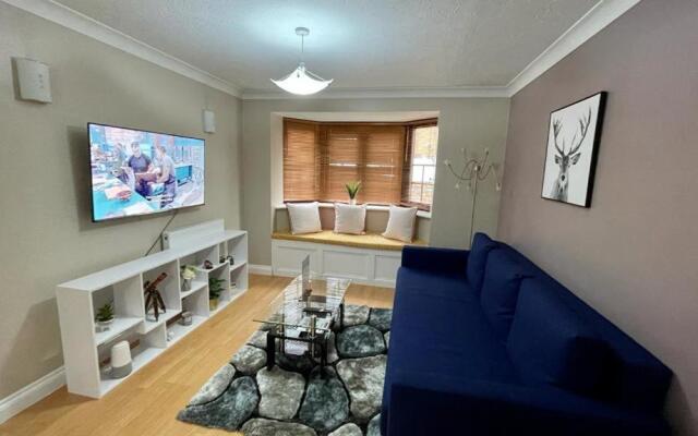 RiverView 1 Bed Apartment with Parking by CozyNest