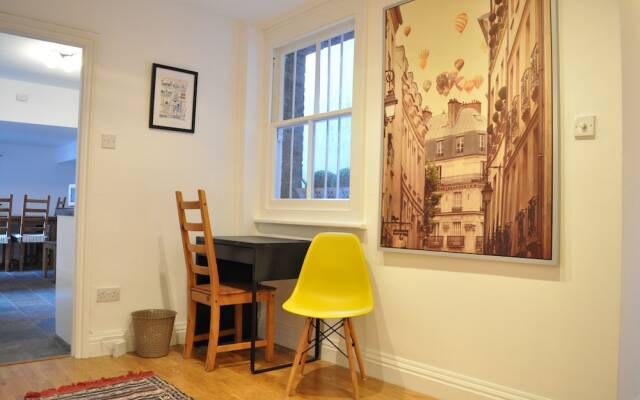 Spacious 2 Bedroom Home In Kensington