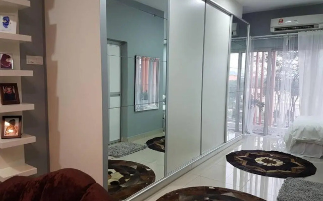 Private studio at Bukit Jelutong