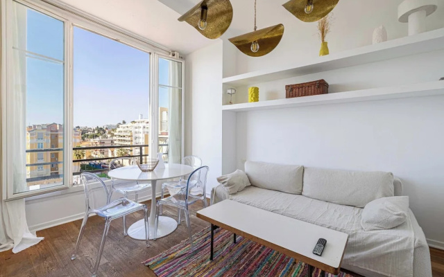 Air-conditioned Seafront Apartment - Nice