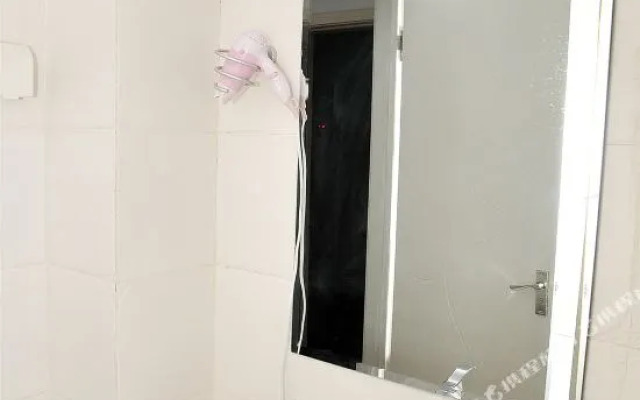 Ouber Theme Hotel (Zibo Crystal Street Shandong University of Technology)