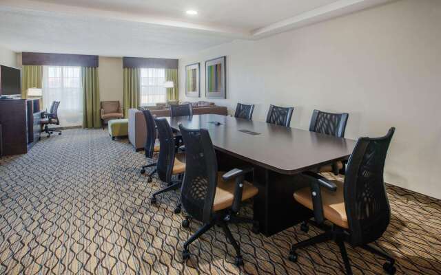 Wingate by Wyndham Roseville/Detroit