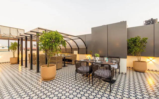 Saltstayz Premier - Paschim Vihar