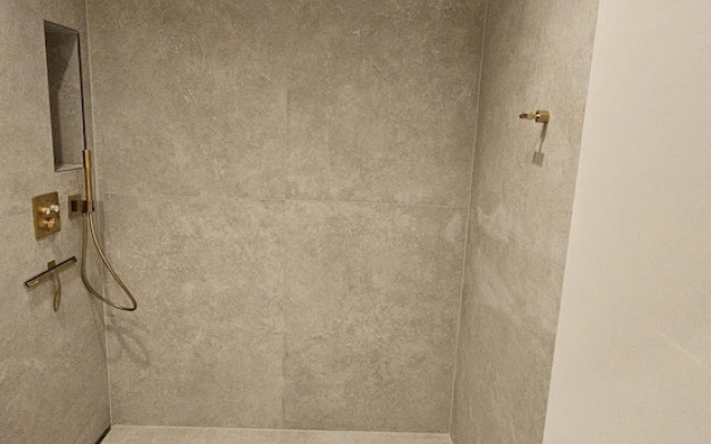 UG Neubau City Wohnung (optional Pool+Gym+2tes Bad extra buchbar)
