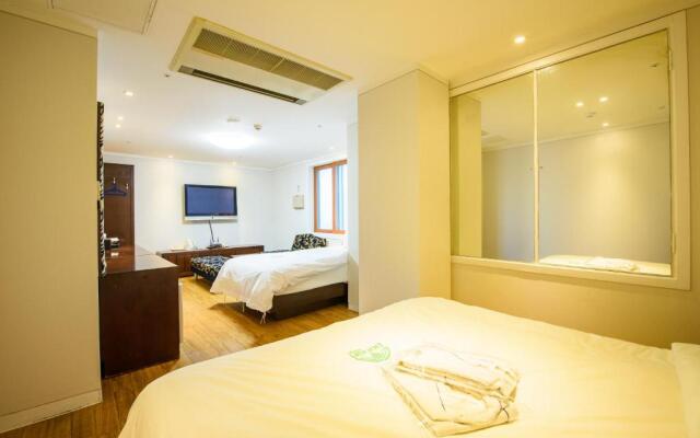 Kang Neung Dong-a Hotel