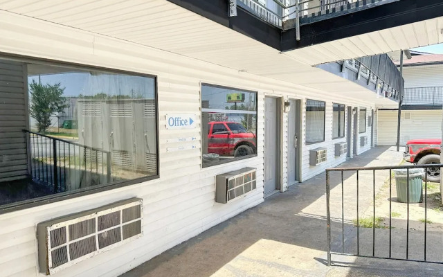 Luxury Inn by OYO Albany