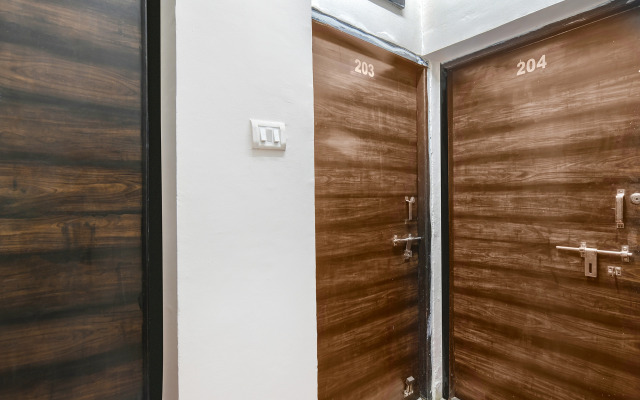 Fabexpress Royal Palace Inn