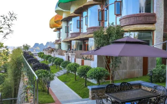 Mushroom outdoor luxury hotel