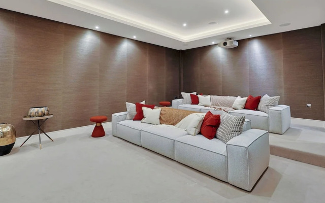 Luxe Home With Cinema Room - South Kensington