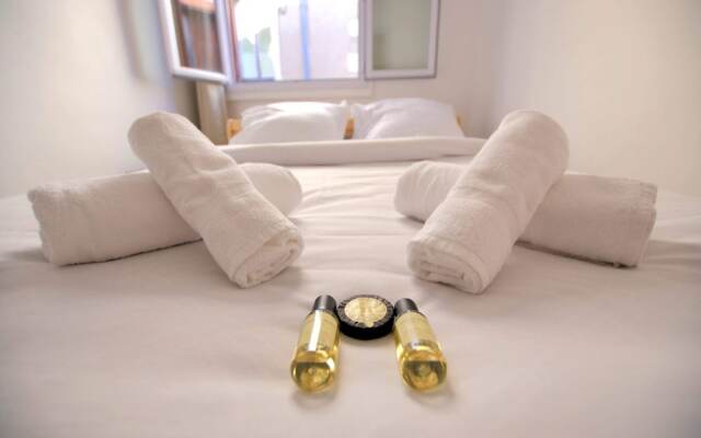 Rustic Flat in the Heart of Bayonne