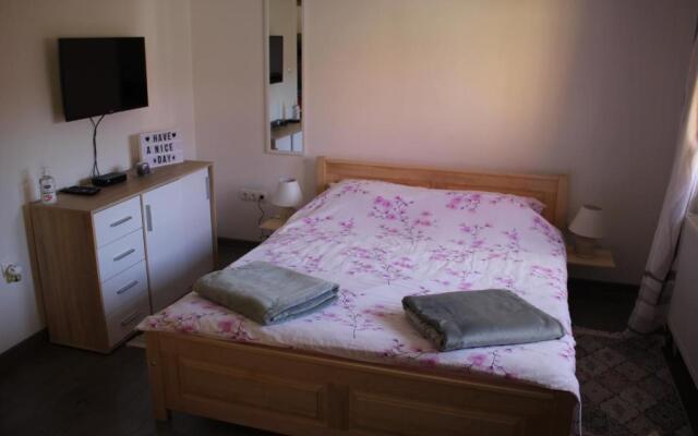 Studio Apartments Adian