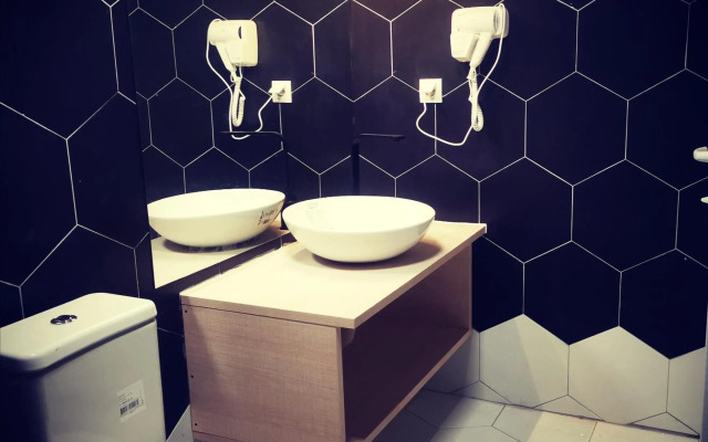 Small Luxury En suites ELEONOR