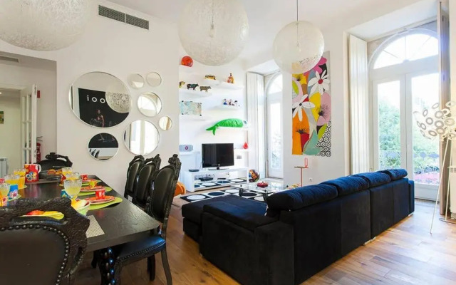 JOIVY Splendid 2BR Apt w/ parking&balcony, 10mins to Praça do Comércio