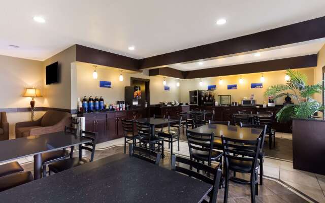 Best Western Crossroads Inn