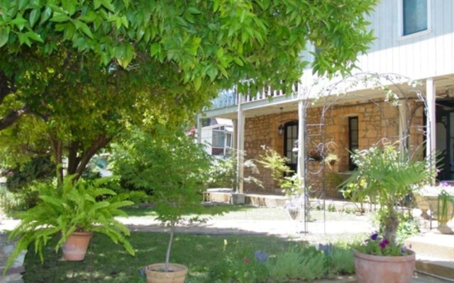 Hotel Léger Restaurant & Saloon