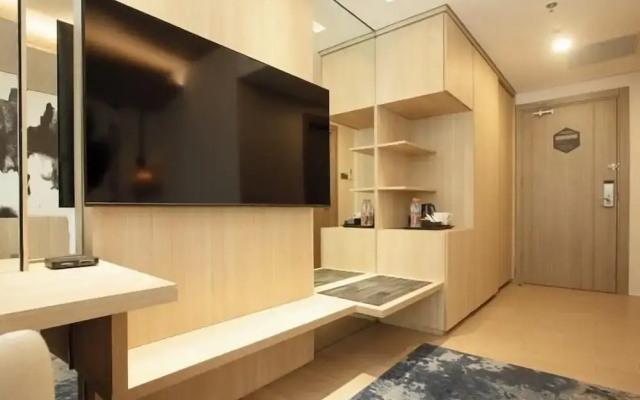 Louis Kienne Cikarang Hotel & Service Apartment