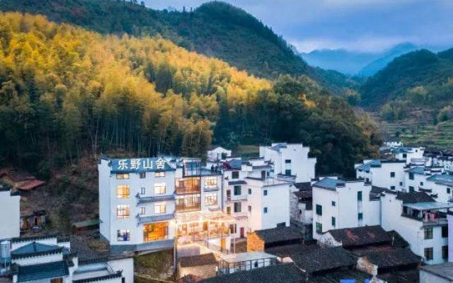 Wuyuan Leye Mountain House (Huangling Scenic Area Terraced Fields Flower Sea) – Outside – Shangrao