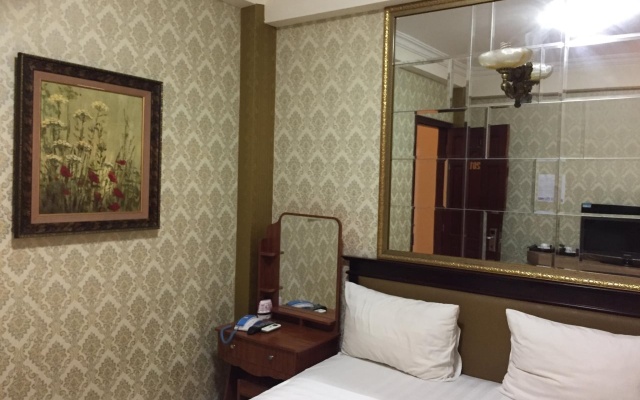 Thu Do Vang Hotel by OYO – Guest Rooms – Hanoi