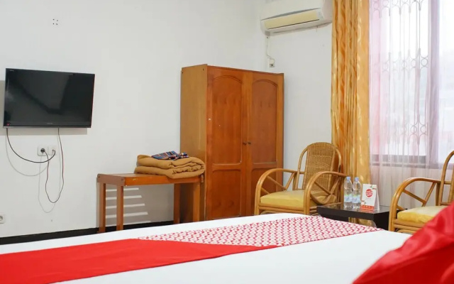 Wisata Hotel by OYO Rooms