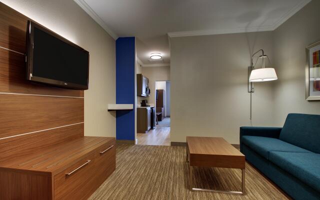 Holiday Inn Express Hotel & Suites Vernon College Area, an IHG Hotel