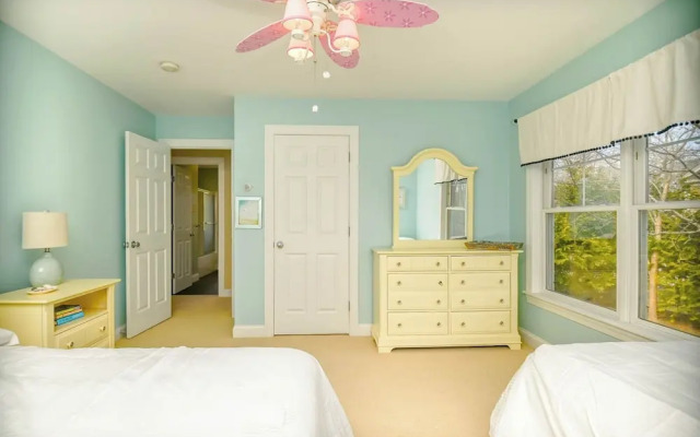 Stunning 5 Bdr, Walk to York Harbor Beach!