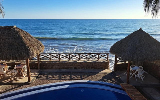 Casa Mister Ken pie de playa Los Cocos