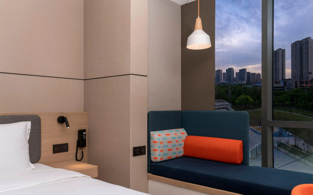 Holiday Inn Express Chongqing Caiyun Lake